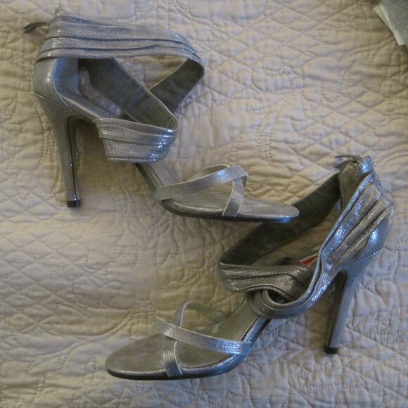 NINE WEST NWERLINA SILVER STRAPPY HEELS 9 $79.00 VGUC - Picture 1 of 6